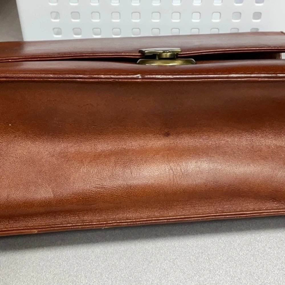 Vintage Men's Leather Briefcase with Brass-Tone Lock - Chestnut Brown